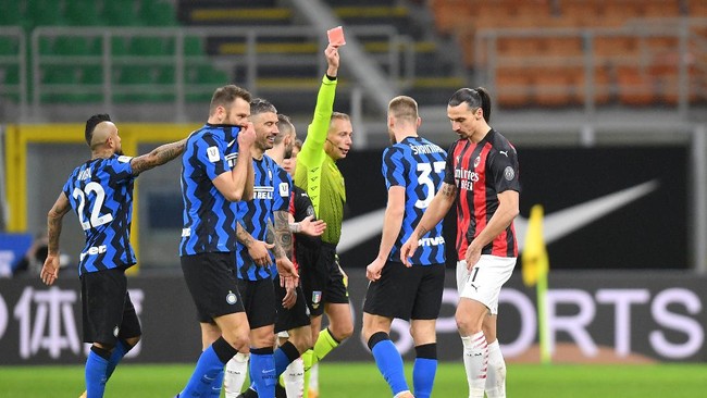 Zlatan Ibrahimovic meminta maaf usai diganjar kartu merah pada laga Inter Milan vs AC Milan di perempat final Coppa Italia.