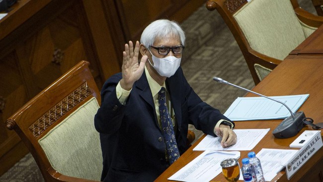 Wakil Ketua II Pengadilan Pajak Bidang Yudisial, Triyono Martanto menjadi sorotan dalam proses uji kelayakan dan kepatutan calon hakim agung di Komisi III DPR.
