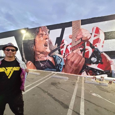 Mural Eddie Van Halen Terpampang di Tembok Los Angeles