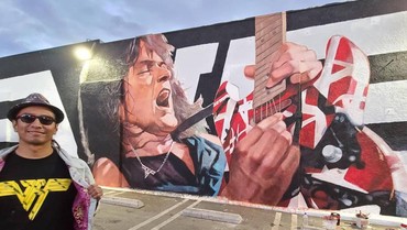 img-title Mural Eddie Van Halen Terpampang di Tembok Los Angeles