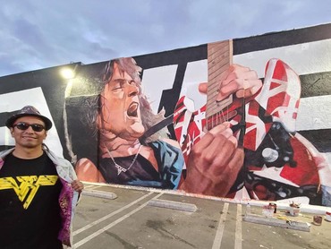 Mural Eddie Van Halen Terpampang di Tembok Los Angeles