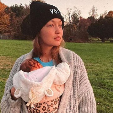 img-title Terinspirasi Film Dokumenter, Ini Cerita Gigi Hadid Melahirkan di Rumah