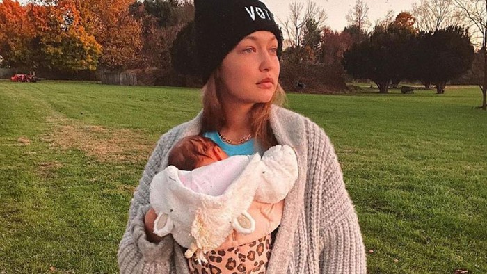 Potret Manis Gigi Hadid dan Zayn Malik Bersama Anaknya
