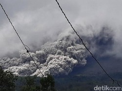 Merapi Erupsi, Warga Diimbau Tak Beraktivitas di Radius 5 Km