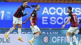 FOTO: Inter Menang Dramatis di Duel Panas Lawan Milan Inter Milan berhasil mengalahkan AC Milan dengan gol dramatis di menit ketujuh injury time. Simak foto-foto pilihan dari laga tersebut.
