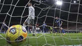 FOTO: Inter Menang Dramatis di Duel Panas Lawan Milan Inter Milan berhasil mengalahkan AC Milan dengan gol dramatis di menit ketujuh injury time. Simak foto-foto pilihan dari laga tersebut.