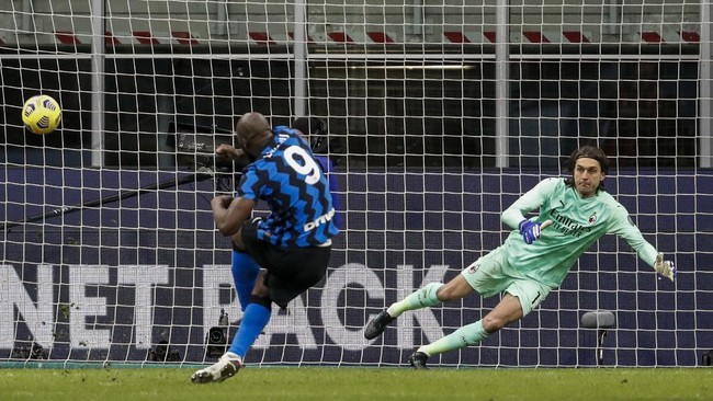 Inter Milan berhasil lolos ke semifinal Coppa Italia setelah mengalahkan AC Milan dalam laga yang diwarnai kartu merah Ibrahimovic.