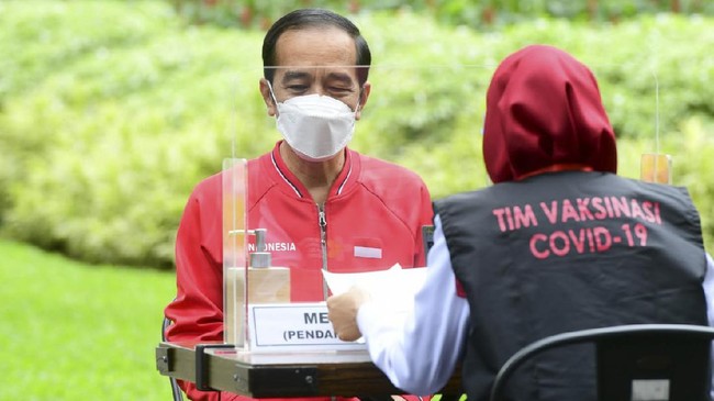 Epidemiolog mengaku tak heran dengan pernyataan Jokowi soal PPKM tak efektif. Selama ini mereka mendorong pemerintah lebih serius pada 3T.