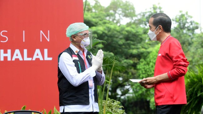 FOTO : Penyuntikan Dosis Ke-2 Vaksin Sinovac untuk Jokowi