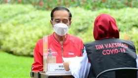 Salah Pembisik Jokowi di Balik Gonta-ganti Kebijakan Pandemi
