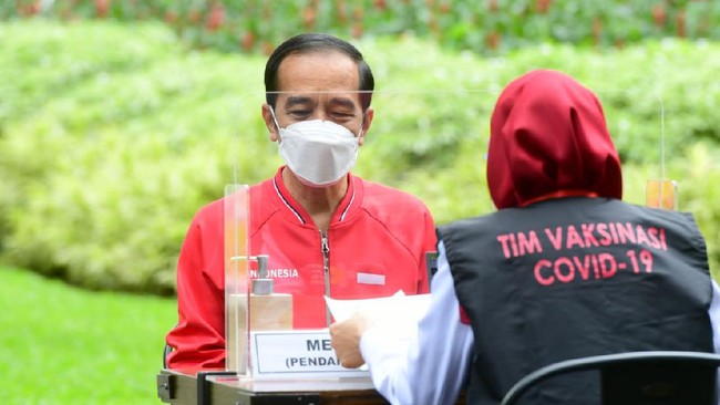 Pemerintah kembali mengubah kebijakannya dalam menangani pandemi virus corona. Kali ini PPKM Skala Mikro yang akan diterapkan pemerintah.