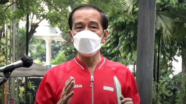 Netizen bereaski usia Presiden Joko Widodo menyatakan Pemberlakuan Pembatasan Kegiatan Masyarakat (PPKM) tidak efektif mengurangi kasus Covid-19 di Indonesia.