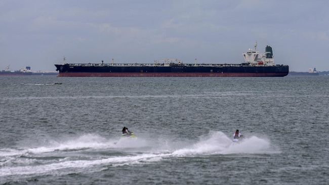 Dua Kapal Tanker Iran Dibebaskan Setelah Ditahan RI 4 Bulan Indonesia membebaskan salah satu kapal tanker milik Iran, MT Horse, setelah ditahan empat bulan lantaran dugaan transfer minyak secara ilegal.