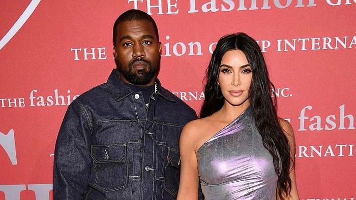 Usai Kim Kardashian Resmi Menyandang Status Lajang, Aksi Kanye West Kali Ini Kembali Bikin Netizen Geram! Usai Kim Kardashian Resmi Menyandang Status Lajang, Aksi Kanye West Kali Ini Kembali Bikin Netizen Geram!