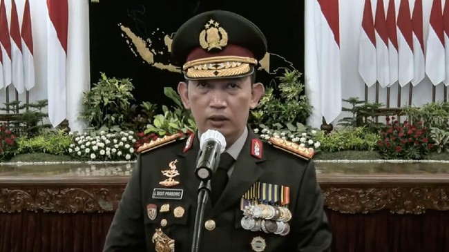Kapolri Listyo Sigit Prabowo mengungkapkan Densus 88 Antiteror telah menangkap 23 terduga teroris di sejumlah wilayah usai aksi bom bunuh diri di Makassar.