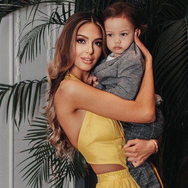 Miss Moscow Kembali Unggah Foto Anak yang Tak Diakui Sultan Kelantan