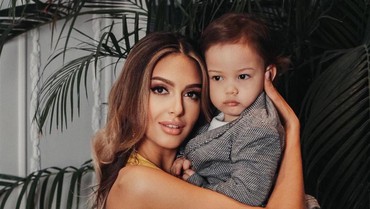 img-title Miss Moscow Kembali Unggah Foto Anak yang Tak Diakui Sultan Kelantan