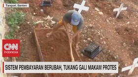 VIDEO: Sistem Pembayaran Berubah, Tukang Gali Makam Protes
