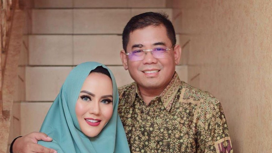 Nita Thalia dan keluarga