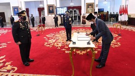 Kronologi Kapolri Surati Jokowi Tarik Novel Cs ke Polri