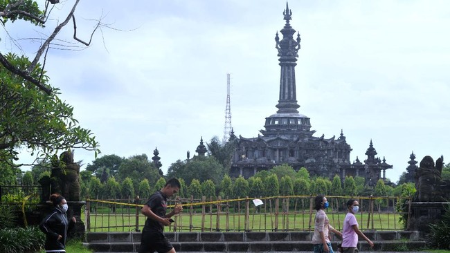 Di selatan Bali ada zona megathrust yang bisa memicu gempa hingga magnitudo 8,5. Sementara di utara ada Flores Thrust yang bisa menyebabkan gempa M 7,5.