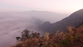 Mengunjungi Negeri di Atas Awan dari Puncak B29