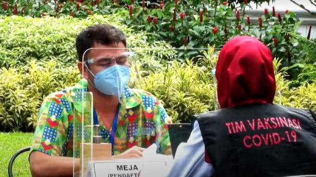 Baru-baru ini, artis Raffi Ahmad melakukan perjalanan ke luar kota bersama sang istri, Nagita Slavina dan putranya Rafathar menggunakan jet pribadi.