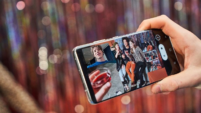 Samsung disebut tengah menyiapkan perilisan smartphone terbaru Galaxy S22. Sejumlah sumber memberi bocoran rupa, harga, dan perubahan pada Samsung Galaxy S22.