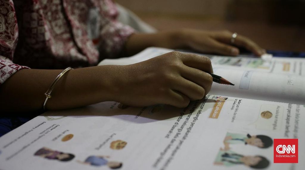 Cuaca Ekstrem Landa Makassar, Siswa Belajar Online 25-28 Februari