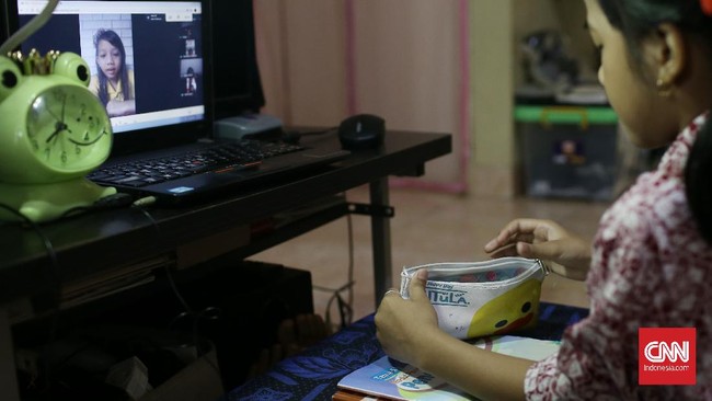 Pengamat pendidikan menilai serangkaian program Penggerak yang digelontorkan Nadiem adalah pendekatan yang efektif dalam kondisi normal, bukan pandemi.