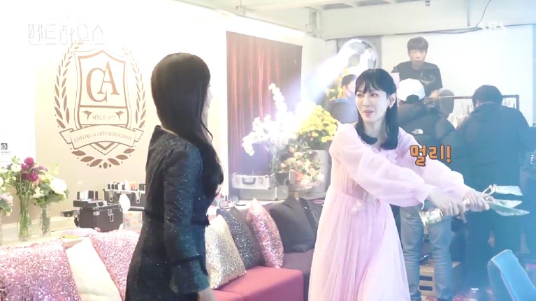 Seru, Ini Momen Behind The Scene Drama Korea 'The Penthouse' Seru, Ini Momen Behind The Scene Drama Korea 'The Penthouse'