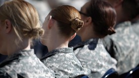 Pakai Kutek dan Lipstik, Tentara Wanita AS Kini Boleh Dandan