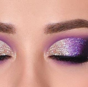 Tetap Cantik Saat Pakai Masker, Ikuti Inspirasi Glitter Eyeshadow Ini!