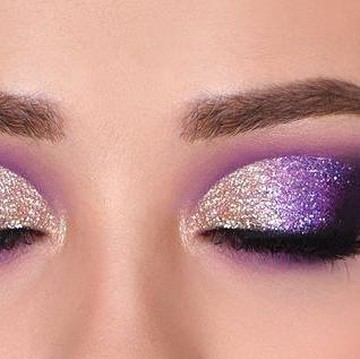 img-title Tetap Cantik Saat Pakai Masker, Ikuti Inspirasi Glitter Eyeshadow Ini!