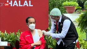 VIDEO: Vaksinator Presiden: Jokowi Disuntik Vaksin Sinovac