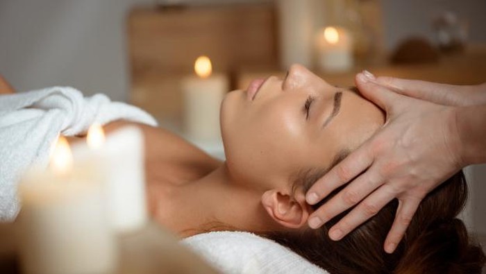 Tips dan Trik  Melakukan Facial Massage di Rumah