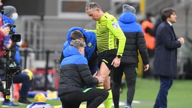Inter Hajar Milan, Wasit Kontroversial Diganti karena Cedera