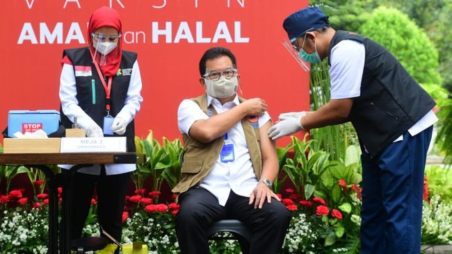Satgas Penagangan Covid-19 menduga kenaikan kasus 14,1 persen dalam sepekan terakhir terjadi karena masyarakat mulai abai prokes di tengah euforia vaksinasi.