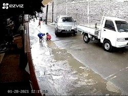 Warga Cerita Detik-detik Bocah Adelio Terlindas Mobil di Kembangan Jakbar