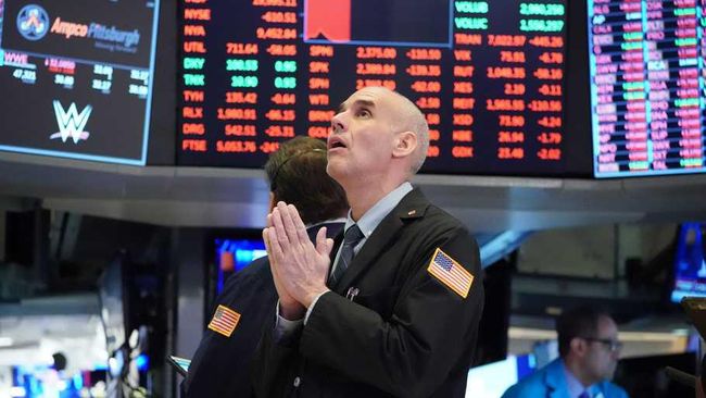 Kecewa dengan Kenaikan Suku Bunga, Wall Street Jeblok