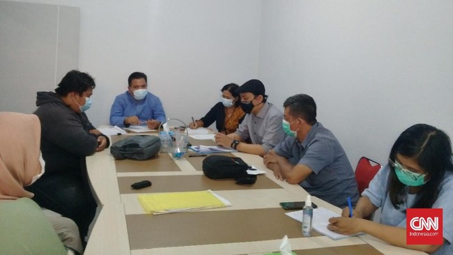Setelah somasi terkait larangan demonstrasi diabaikan, Aliansi Rakyat untuk Demokrasi melaporkan Gubernur DIY Sultan HB X ke Ombudsman RI.
