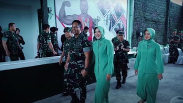 Momen Jenderal Andika & istri tak kalah dengan adegan romantis di film