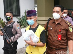 Korupsi e-Batarapos, Eks Kepala Kantor Campurdarat Ditahan di Kejati Jatim