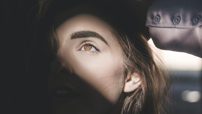 Bikin Alis Makin Cetar dengan Makeup Tools Berikut Ini!