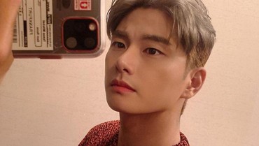 img-title Reaksi Tak Terduga Ayah Lee Yi Kyung Saat Tahu Sang Anak Bintangi Film Gay
