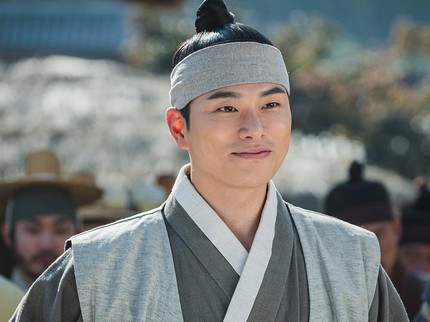 Momen Lee Yi Kyung Telepon Ibunda Saat Terima Penghargaan, Kocak Sekaligus Haru