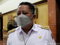 Keluarga Pasien COVID-19 dari Luar Surabaya Jadi Sorotan Plt Wali Kota