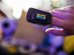 Omicron Bikin Saturasi Oksigen Drop, Bagaimana Jika Tak Ada Oximeter? Ini Tipsnya