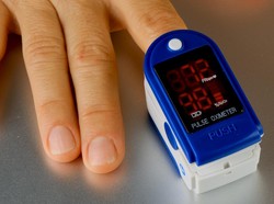 WHO Wajibkan Pasien Corona Isolasi Mandiri Punya Oximeter, Ini Kegunaannya