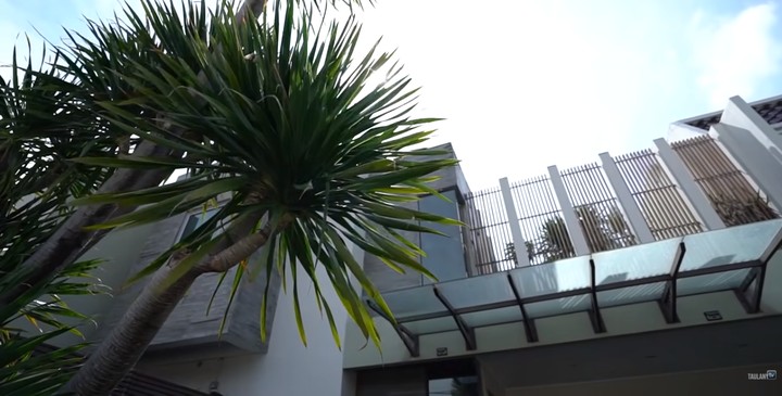 7 Potret Rumah Mewah Ari Wibowo, Ada Koleksi Motor Berharga Fantastis Bun - Foto 1